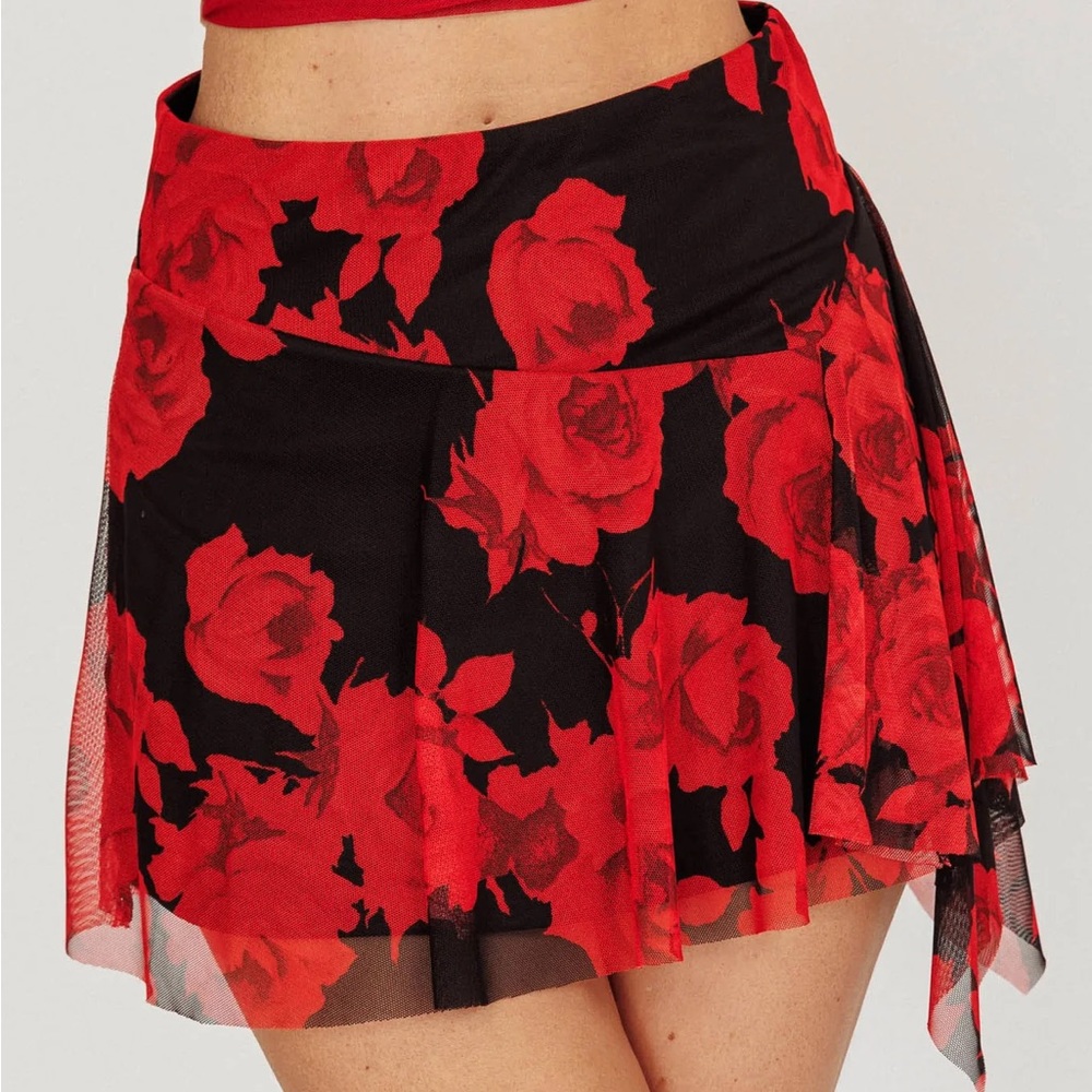 Selfie Leslie Red Floral Mini Skirt